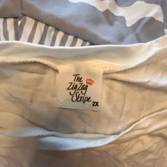 ~Zig Zag~ T-Shirt - 2X - Picture 4 of 5